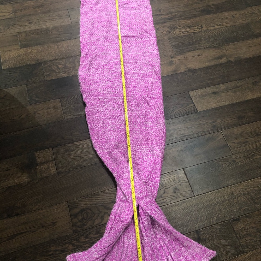 Mermaid Tail Blanket - Picture 5 of 7